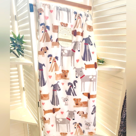 CYNTHIA ROWLEY NEW DOGGIE SOFT 60 X 70 DECORATIVE THROW - Picture 1 of 6